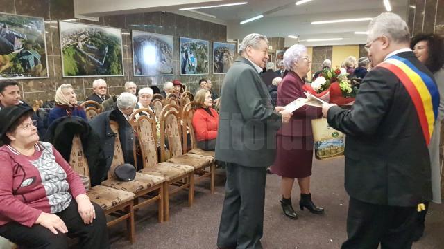 26 de cupluri de aur, sărbătorite la Primăria Suceava, pe final de an