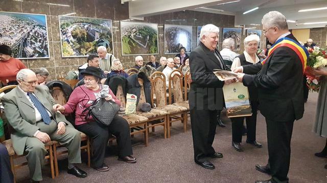 26 de cupluri "de aur”, sărbătorite pe final de an, la Primăria Suceava