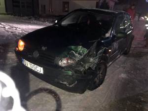 Autoturismul VW Golf al cărui şofer grăbit a provocat accidentul