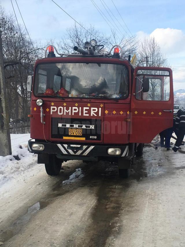 Casă salvată din calea unui incendiu foarte puternic, care a făcut pagube de 100.000 de lei