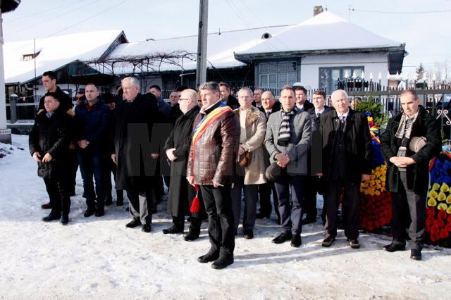 La momentele comemorative au participat oficialităţi locale