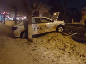 Unul dintre polițiști, un agent de 22 de ani, a fost rănit grav