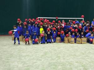 Copiii de la Luceafărul Bucovina au fost răsplătiţi cu daruri de către Moş Crăciun