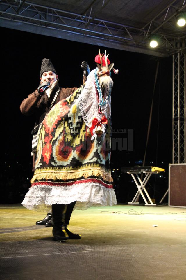 Marius Zgâianu și caprița, pe scenă, la Revelion