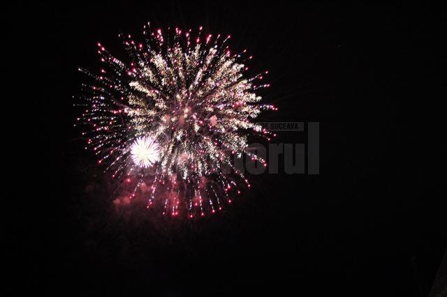 Focurile de artificii au luminat cerul la trecerea în 2019