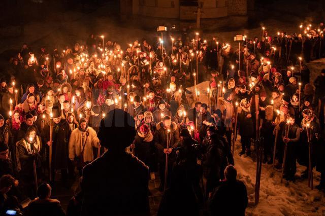 Peste 200 de studenți au participat la o tabără de iarnă la Mănăstirea Putna. Foto :Mănăstirea Putna