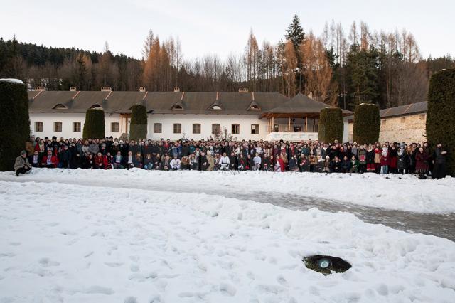 Peste 200 de studenți au participat la o tabără de iarnă la Mănăstirea Putna. Foto :Mănăstirea Putna