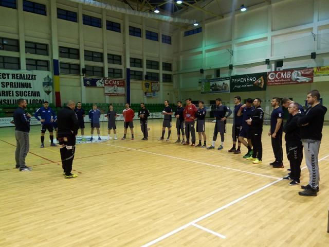 Jucătorii echipei de handbal seniori a Universităţii Suceava au revenit la antrenamente
