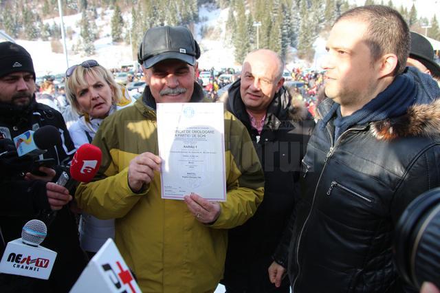 Mihăiţă Negură a primit de la ministrul Turismului, Bogdan Trif, certificatul de omologare a pârtiei