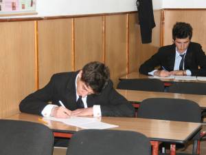 Examenul de la finele clasei a X-a este măsura pe care Ministerul Educației vrea să o introducă pentru elevii din liceu