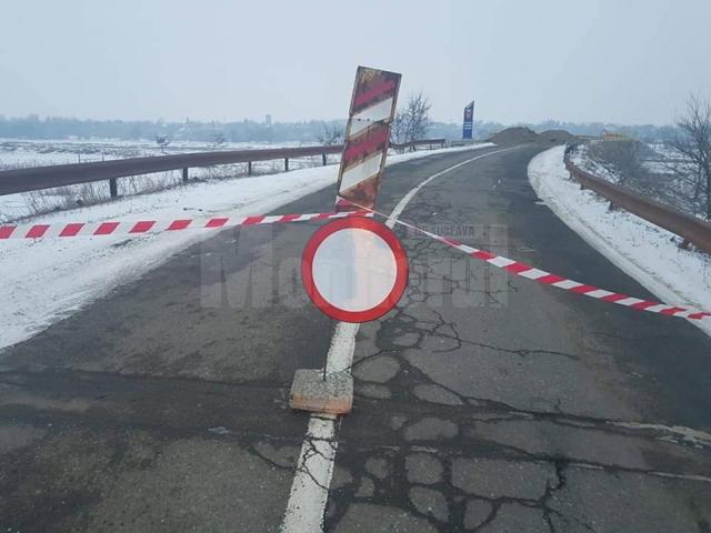 Podul de peste râul Suceava, de la Vereşti, a fost închis total circulaţiei rutiere începând cu ziua de miercuri, 9 ianuarie
