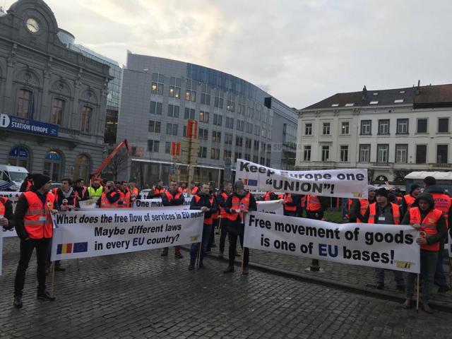 142 de suceveni, reprezentanţi ai transportatorilor de mărfuri din judeţ, au protestat ieri, la Bruxelles, în faţa Parlamentului European