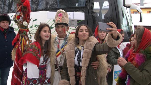 Ion Feraru, din Dolheștii Mici, cu fetele