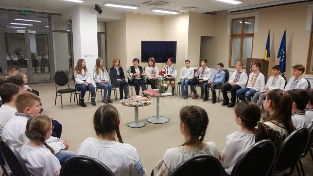 Elevi - voluntari în Centrul pentru Inovație, Voluntariat și Dezvoltare Comunitară (CIVIC) Jr. Moldovița, la Muzeul Bucovinei