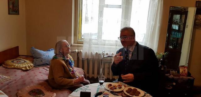 Cel mai vârstnic „Cetățean de onoare” al Sucevei, vizitat de primarul Ion Lungu