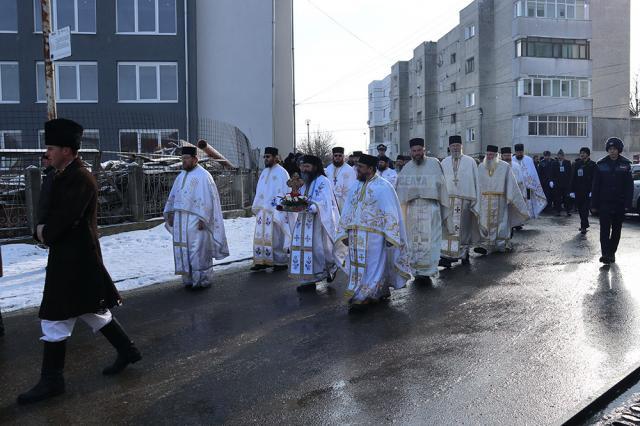 Procesiune religioasă a credincioşilor de stil vechi, la Fălticeni