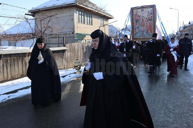 Procesiune religioasă a credincioşilor de stil vechi, la Fălticeni