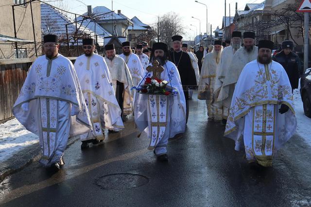 Procesiune religioasă a credincioşilor de stil vechi, la Fălticeni