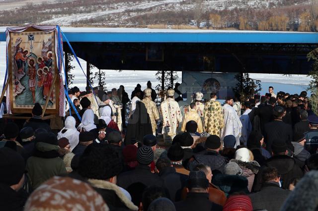 Procesiune religioasă a credincioşilor de stil vechi, la Fălticeni