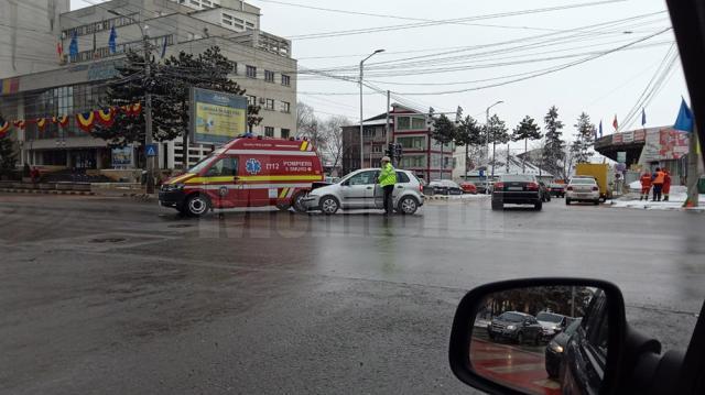 Ambulanța a fost lovită în partea lateral-stânga