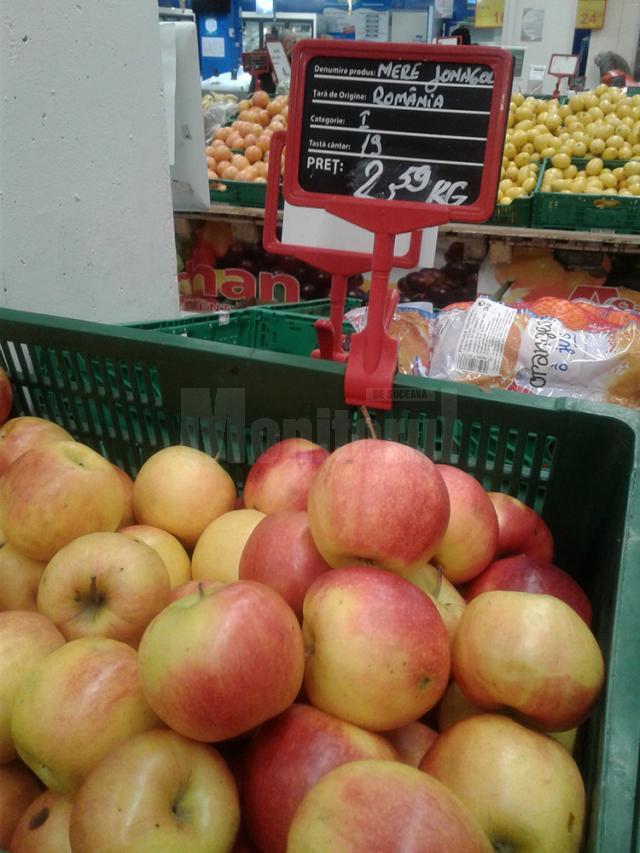 Soiul de mere Jonagold produs în zona Fălticeni, la prețuri accesibile în rafturile Auchan