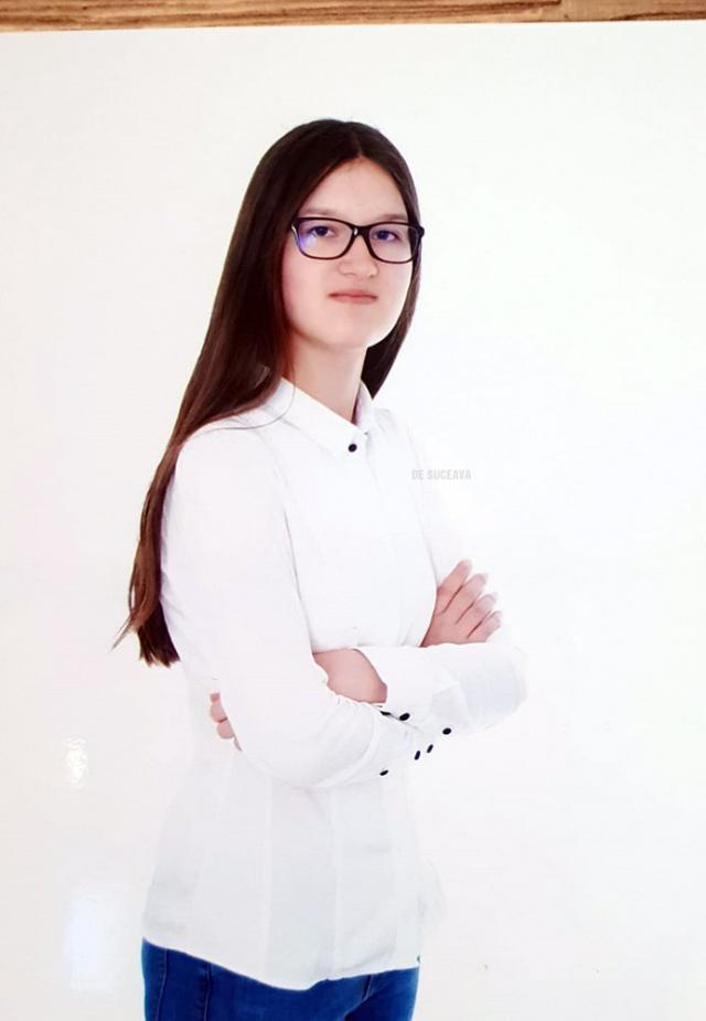 Miruna Elena Palaghean este elevă în clasa a X-a, la Colegiul Naţional „Petru Rareş” Suceava