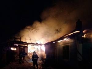 Locuința unei femei din satul Slătioara, distrusă de un incendiu