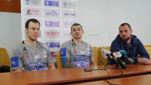 Noii veniţi, sârbul Djordje Golubovici şi Dorin Dragnea, alături de antrenorul Adrian Chiruţ