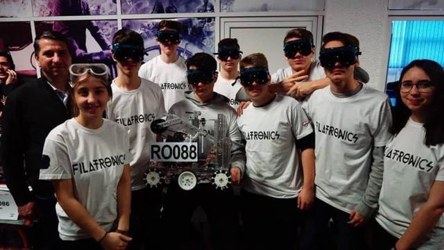 Echipele au construit de la zero câte un robot cu care au avut de îndeplinit mai multe sarcini
