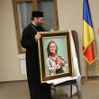 Preotul Lucian Demian, de la Văratec - Neamţ, i-a adus în dar un tablou pictat cu chipul ei