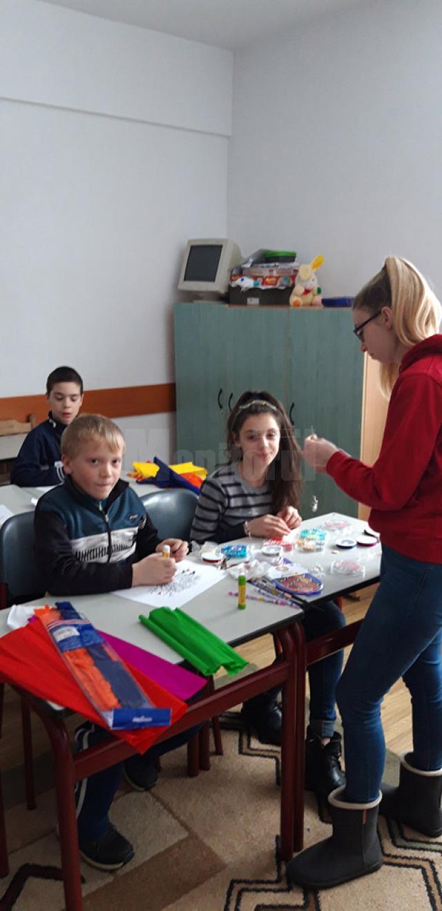 Studenţi din Belgia, viitori profesori în învăţământul special, fac practică la Centrul Şcolar din Gura Humorului
