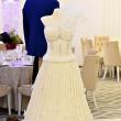 Tort de nuntă identic cu rochia de mireasă, un nou trend pe piaţa suceveană, realizat de Cozonac Bujor