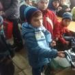 Copiii de la Casa de tip familial „Sf. Nicolae” Suceava au donat hăinuțe și jucării copiilor săraci