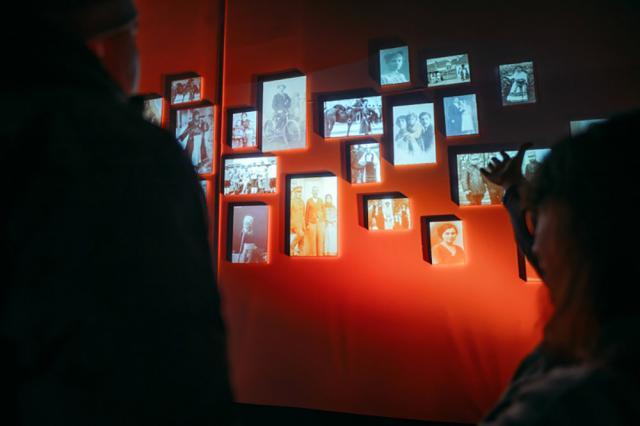 „Muzeul Memoriei”, o expoziție interactivă inedită, care îi conectează pe vizitatori cu trecutul