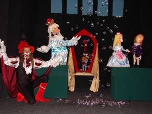 Teatrul pentru copii și tineret „Vasilache” Botoșani prezintă la Suceava spectacolul „Motanul încălțat”