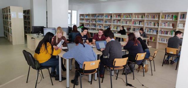USV oferă consultații gratuite la Limba și literatura română și la Matematică