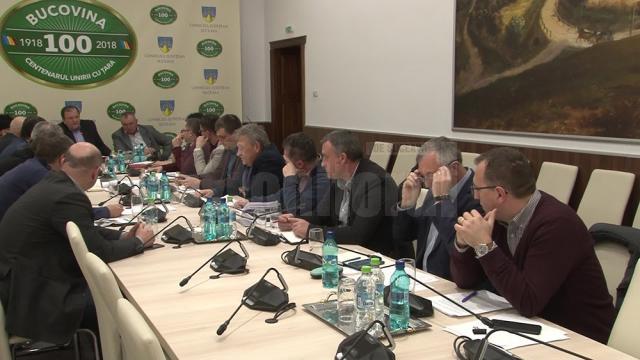 Întâlnirea dintre Gheorghe Flutur, preşedintele CJ Suceava, primarii oraşelor şi municipiilor din judeţul Suceava care au spitale în subordine și managerii acestor unităţi medicale