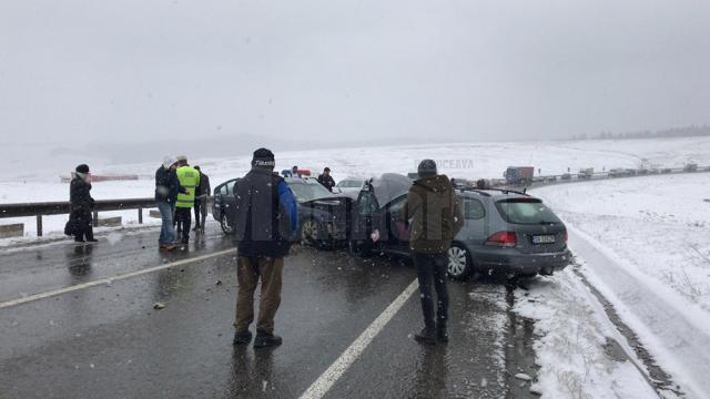 Primele cercetări arată că vinovat de producerea accidentului ar fi şoferul auto Ford, care a pătruns cu maşina pe contrasens