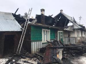 Incendiul a afectat casa si o anexa din corpul comun
