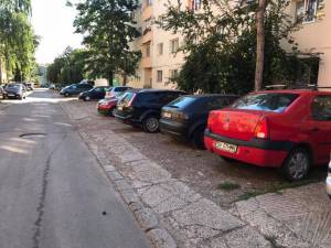 Amenajarea a 4.400 de parcări rezidenţiale în cartierele Sucevei, repusă în discuţie