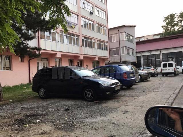 Amenajarea a 4.400 de parcări rezidenţiale în cartierele Sucevei, repusă în discuţie