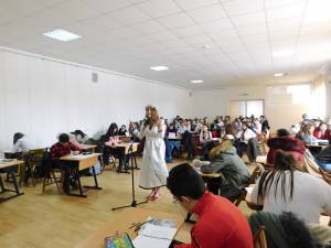 Peste 100 de elevi au participat la Concursul Interjudeţean „Numai poetul..."