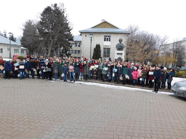 Peste 100 de elevi au participat la Concursul Interjudeţean „Numai poetul...”, de la Fălticeni