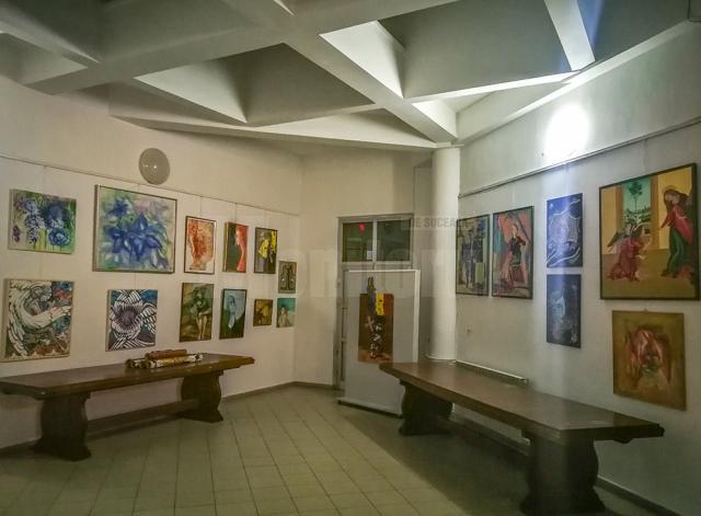 Profesorii de arte plastice din judeţele Suceava, Bacău, Iaşi şi Botoşani, împreună la expoziţia „Dascăl şi Artist”