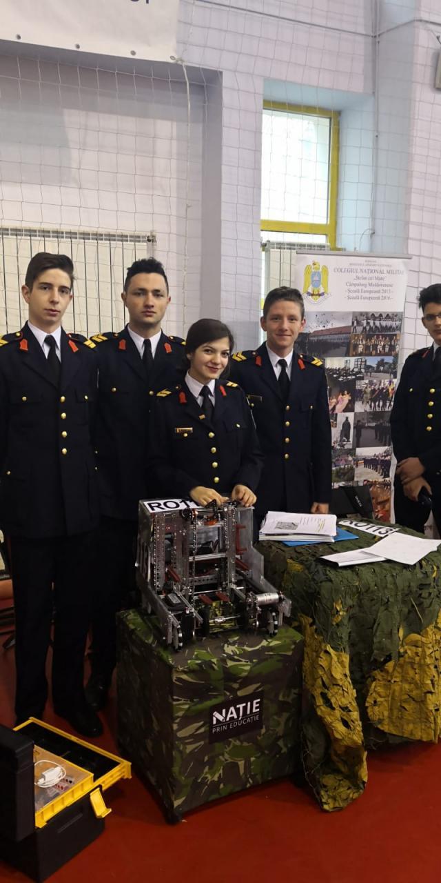 Robotul elevilor militari luptă la etapa naţională a Competiţiei „BRD FIRST Tech Challenge”