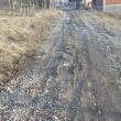 Zeci de străzi de pământ din Suceava nu pot fi asfaltate, pentru că sunt private