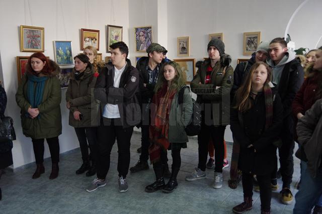 „Mărțișoare pe simeze”, tablouri ale artiștilor plastici profesioniști, expuse la Galeria „Ion Irimescu” Suceava
