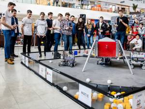 Demonstrații de robotică, sâmbătă, la etajul Iulius Mall