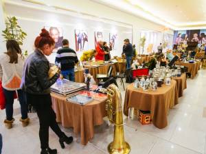 Cadouri cu patina timpului, ateliere de creaţie şi demonstraţii de robotică, în weekend, la Iulius Mall Suceava