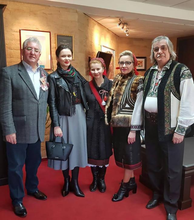 Primarul Ion Lungu si echipa proiectului 10 pentru folclor